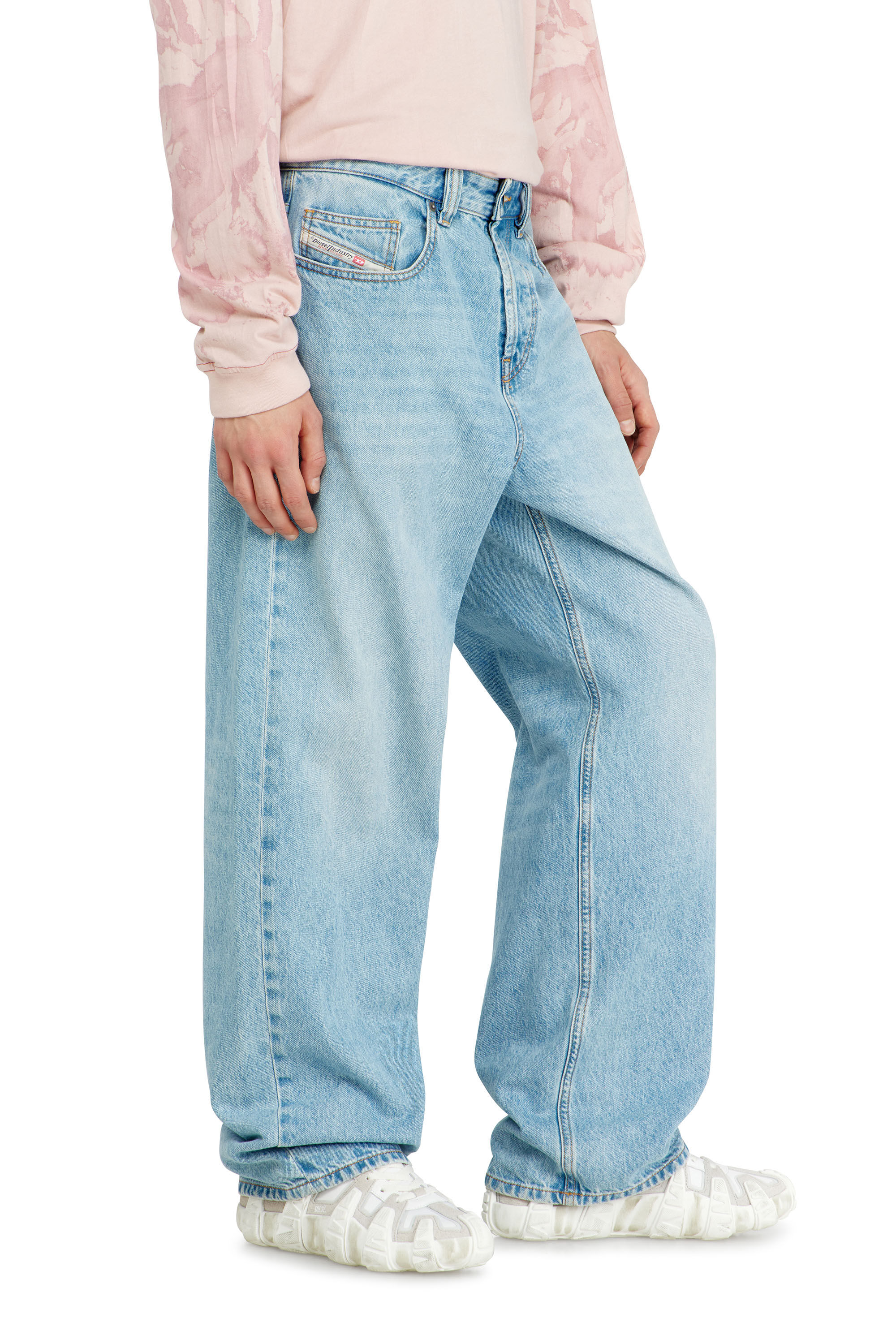 Men's Relaxed Jeans | Low Waist 2001 D-MacroLight Blue | Diesel SI