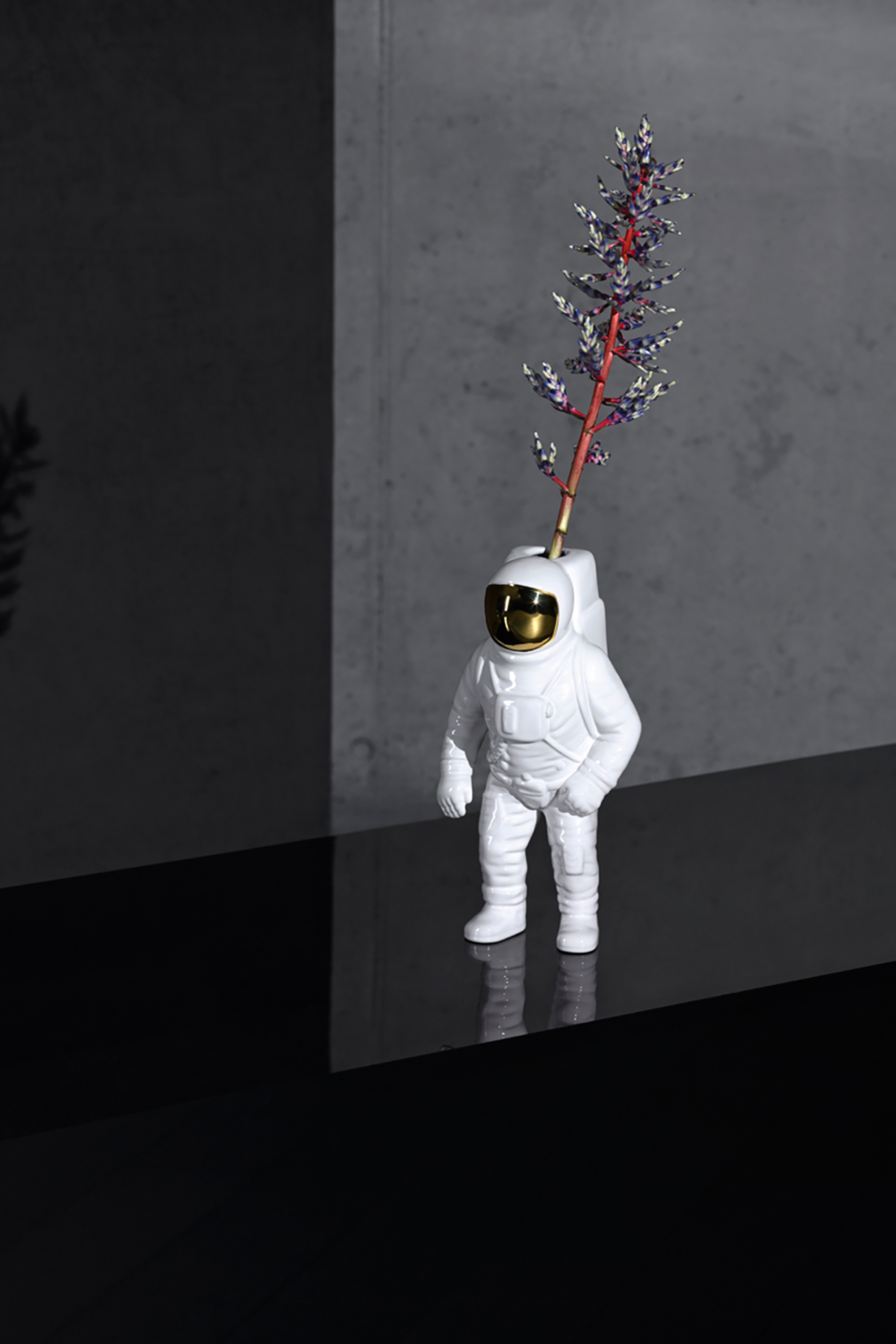 Diesel - 10932 COSMIC DINER, Unisex's Porcelain vase "cosmic diner: starman'' in White - 3