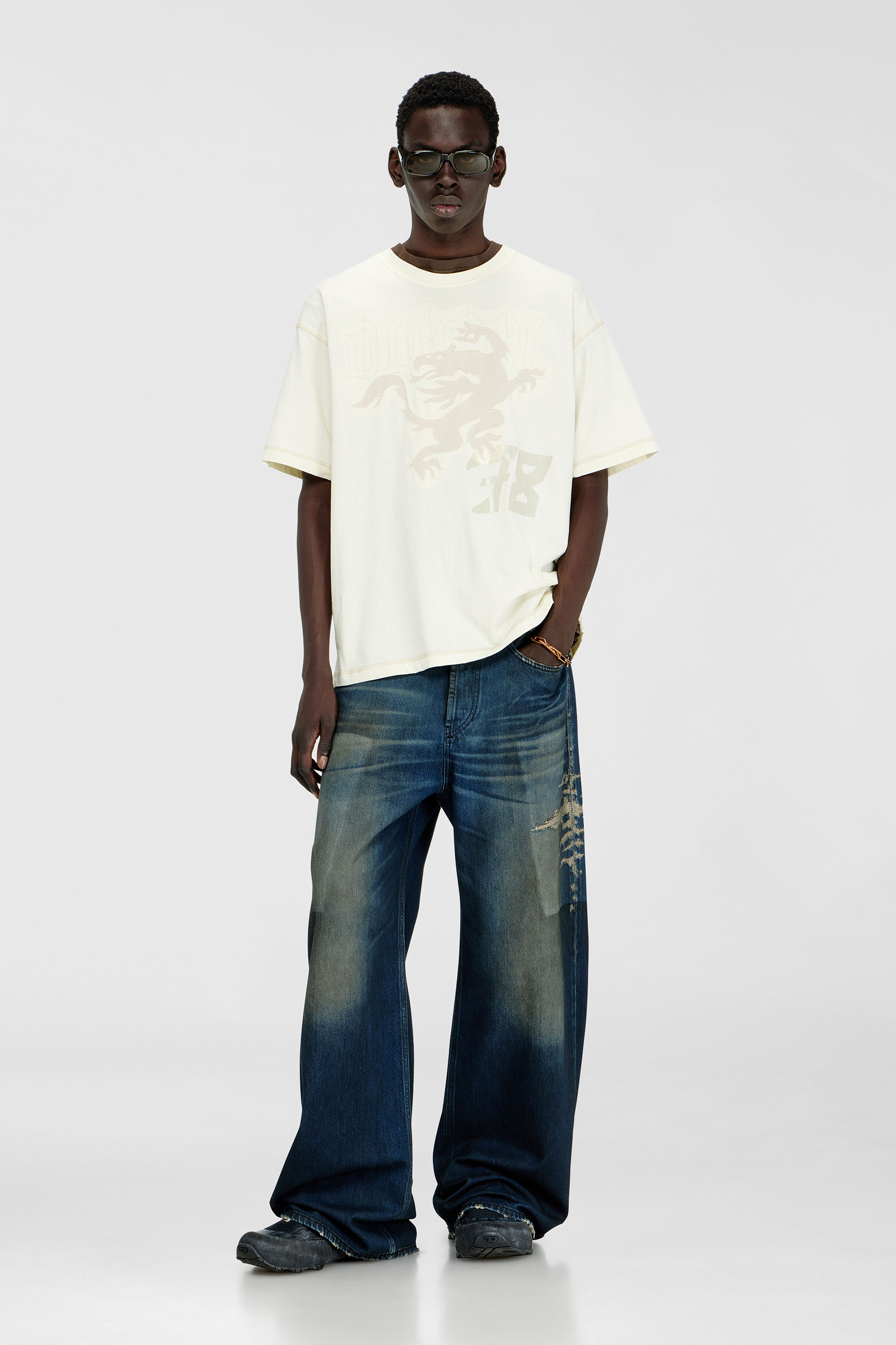 Relaxed T-shirt with prints and embroderies