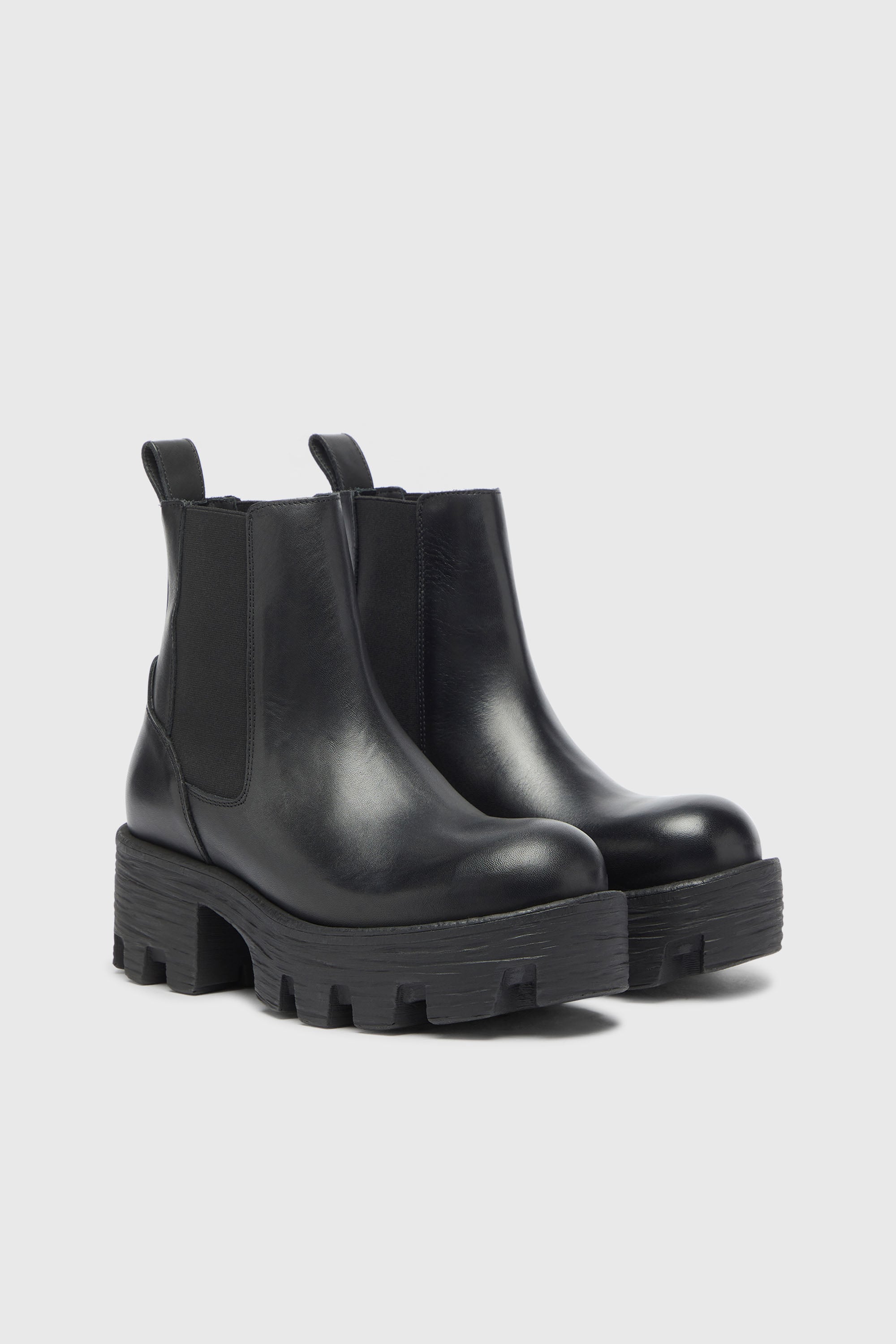 Diesel - D-HAMMER CHUNKY W, Woman's D-Hammer - Chelsea boots in leather with lug sole in Black - 2