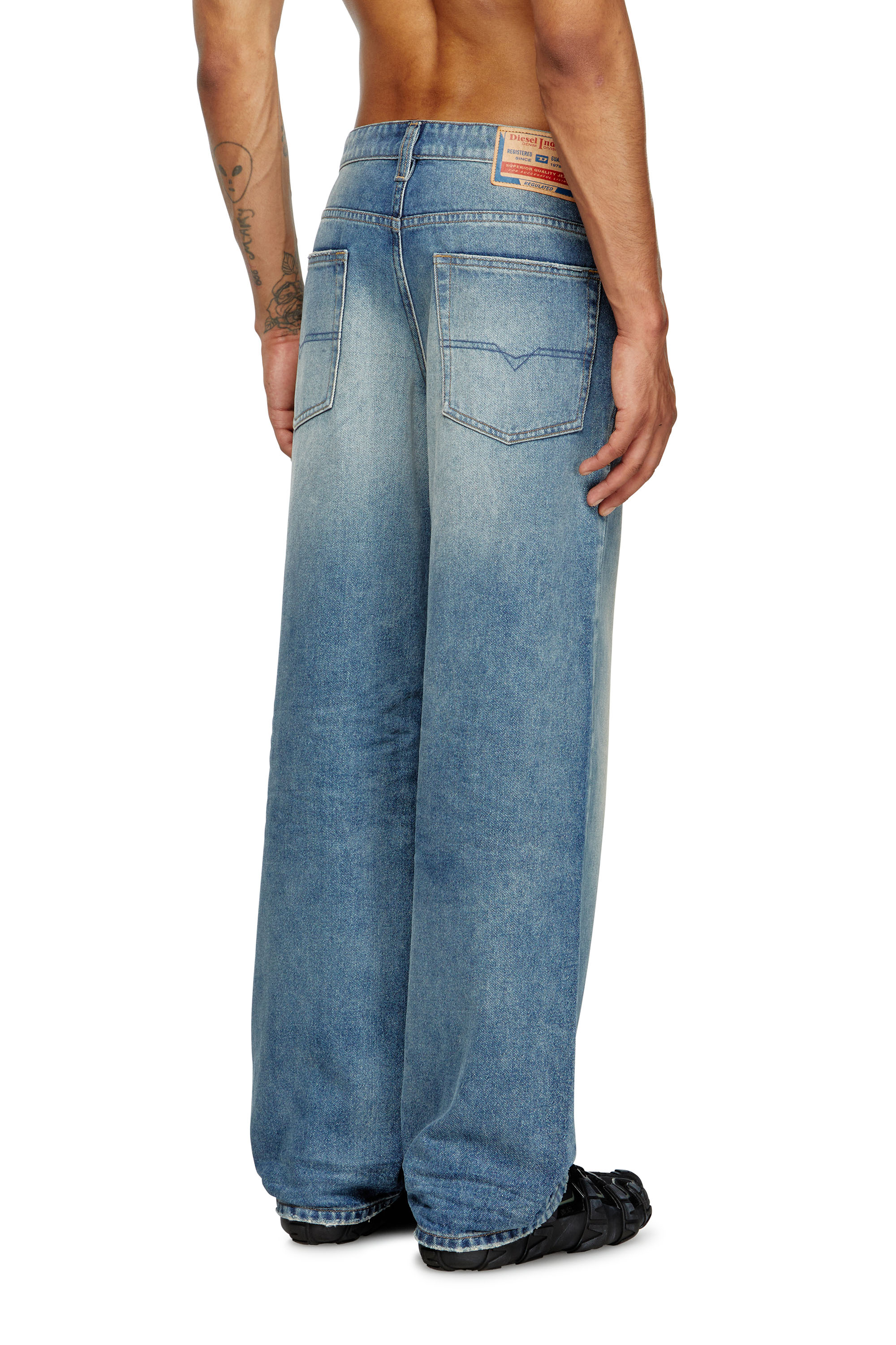 Diesel - Man's Relaxed Jeans 2001 D-Macro 0DBEB, Medium blue - 4